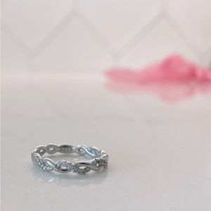 NWT 925 Sterling Silver Infinity Ring with Accent Diamonds -Size 5
